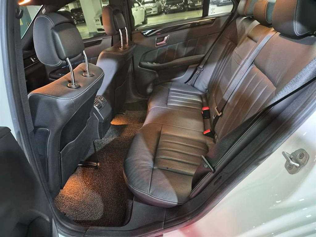 Mercedes Benz E class - Vista 7