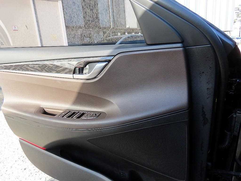 HYUNDAI Grandeur - Vista 11