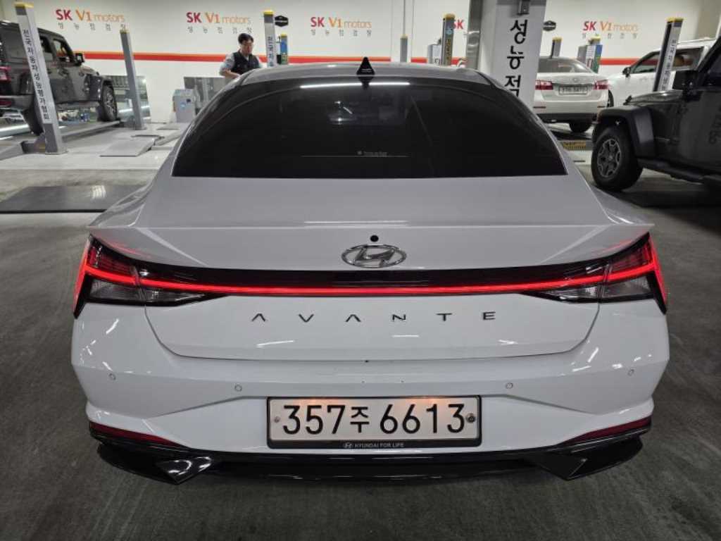 HYUNDAI Avante - Vista 3