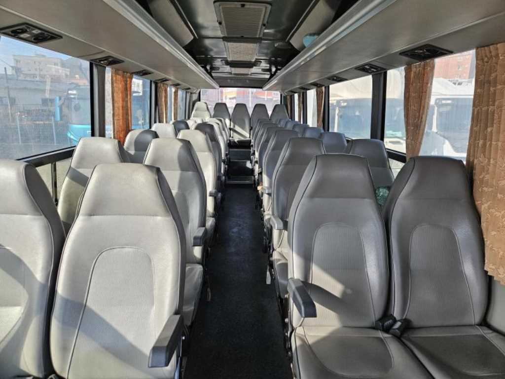 medium and large bus Medium-sized Hyundai Bus - Vista 3