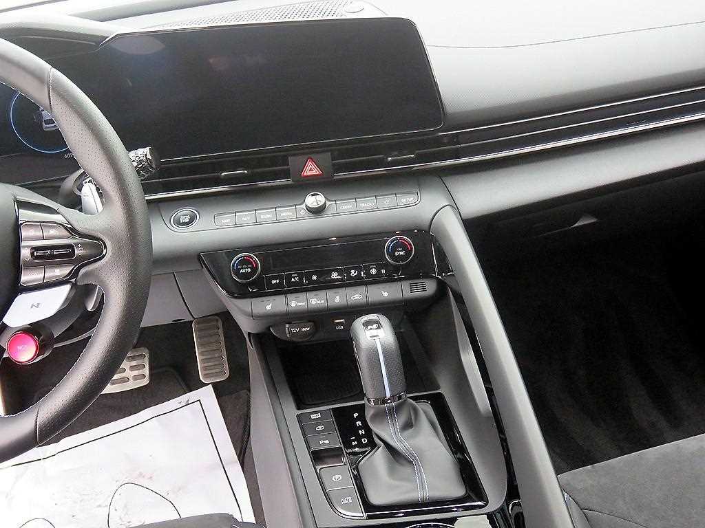 HYUNDAI Avante - Vista 9