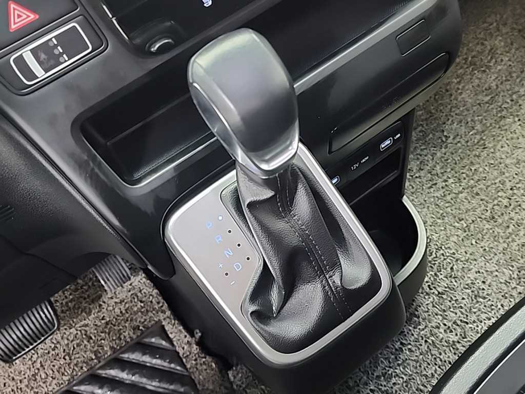 HYUNDAI Staria - Vista 8