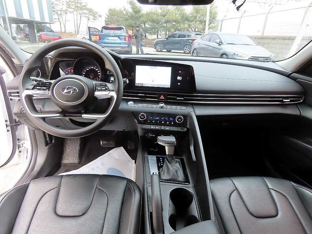 HYUNDAI Avante - Vista 7