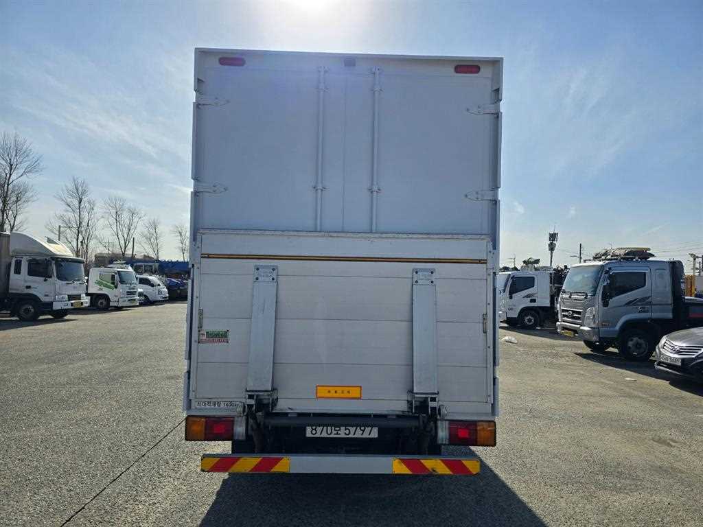 medium and large cargo truck - Vista 5