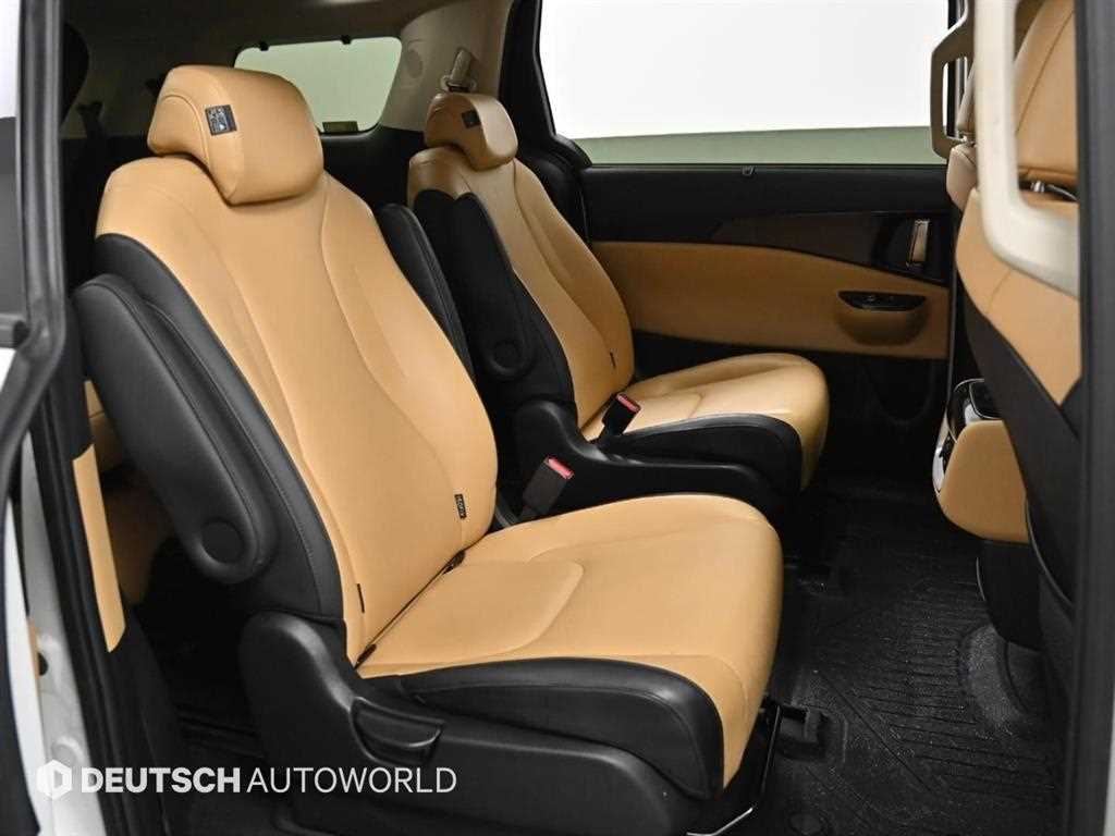 KIA Carnival - Vista 12