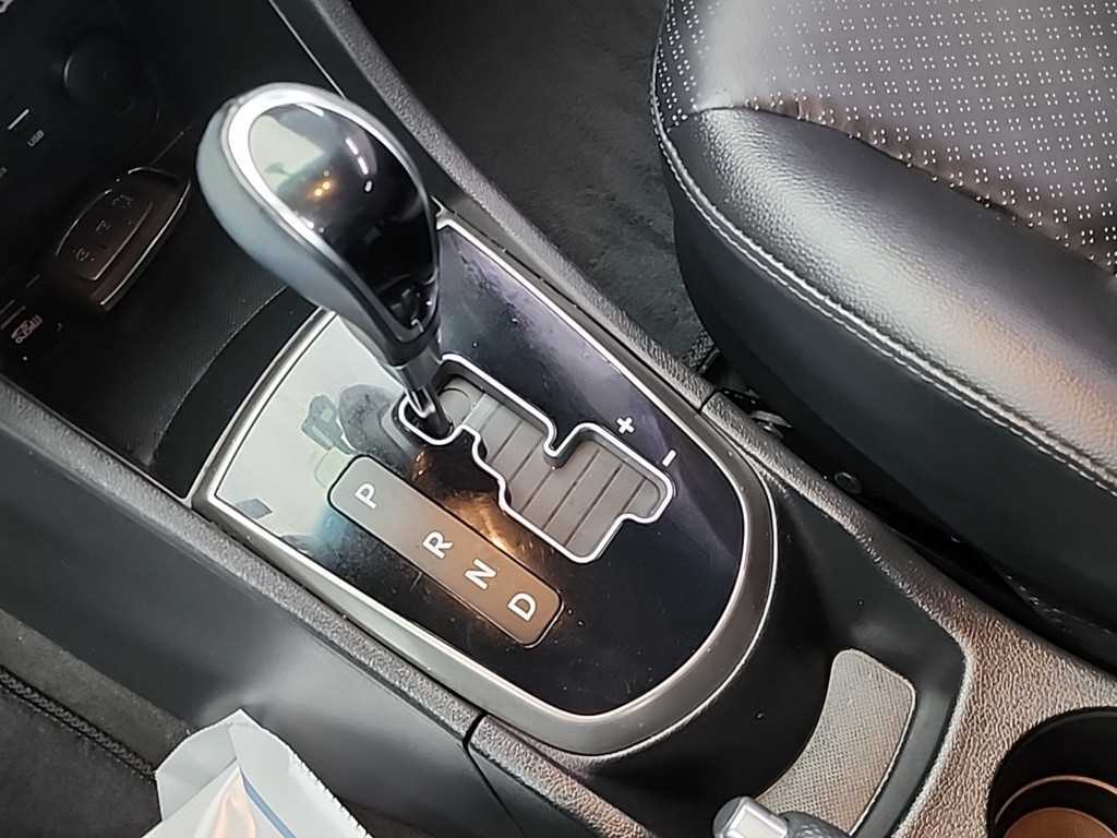 HYUNDAI Accent - Vista 8