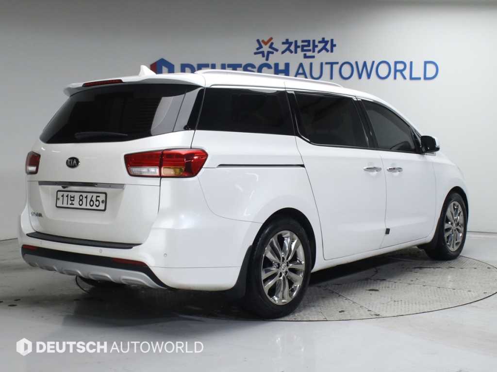 KIA Carnival - Vista 2