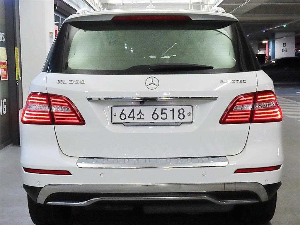 Mercedes Benz M Class - Vista 5