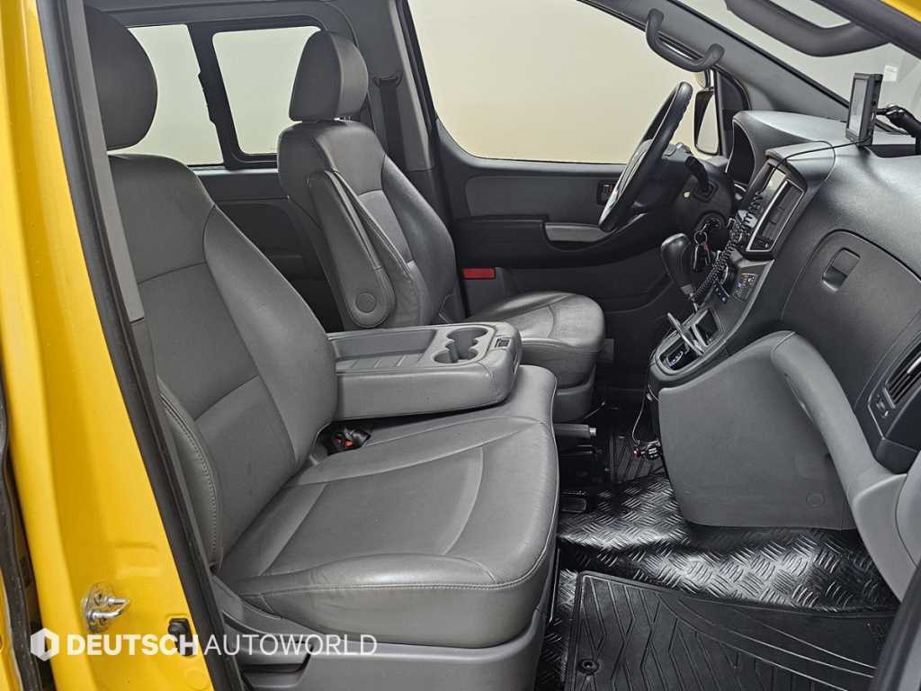 HYUNDAI Starex - Vista 10