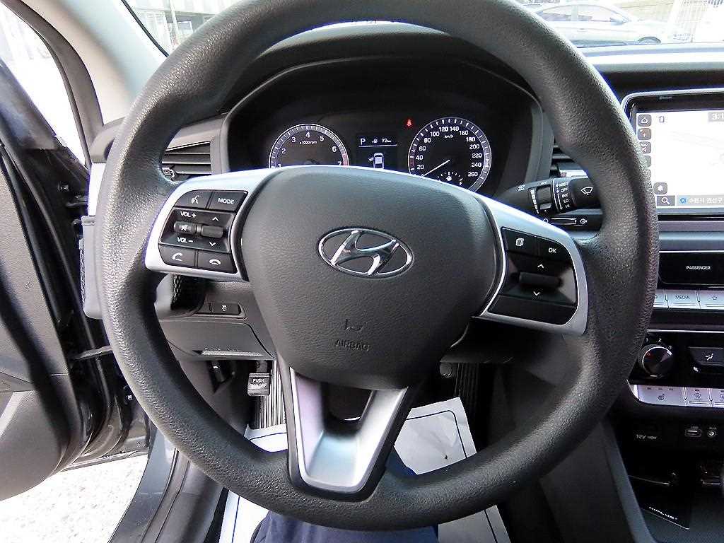 HYUNDAI Sonata - Vista 8