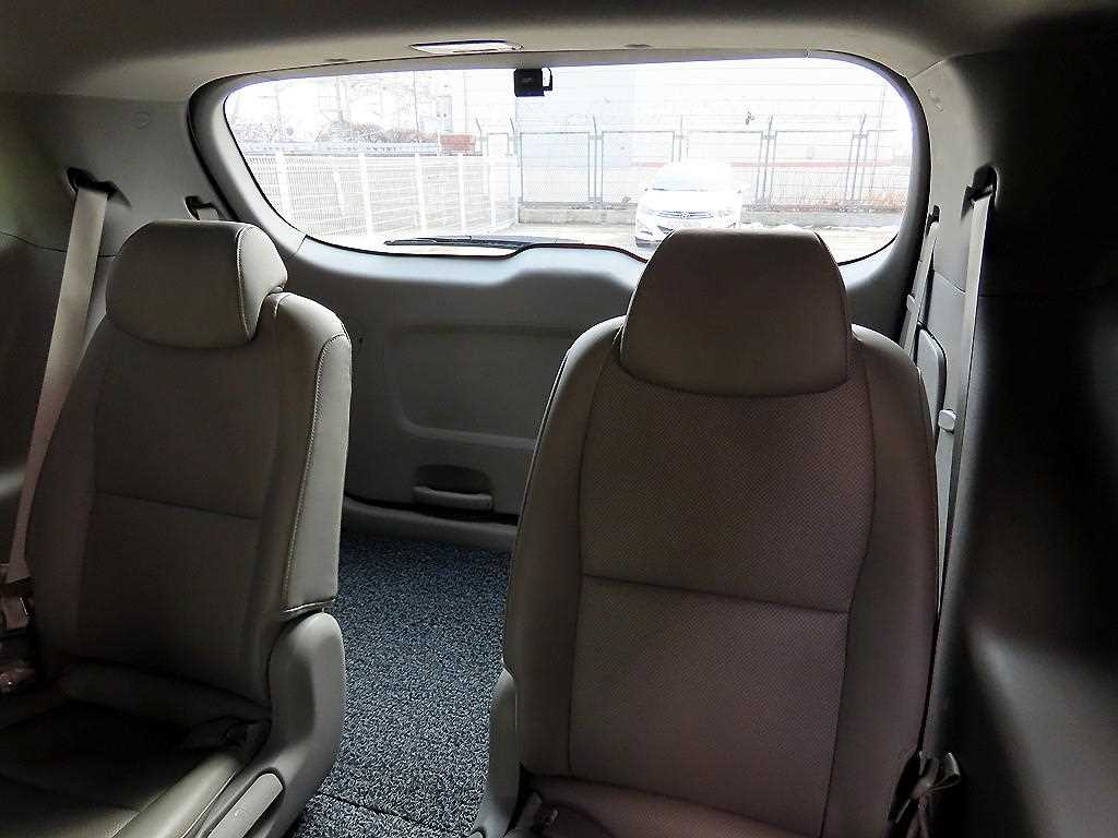 KIA Carnival - Vista 7
