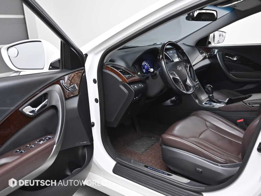 HYUNDAI Grandeur - Vista 11