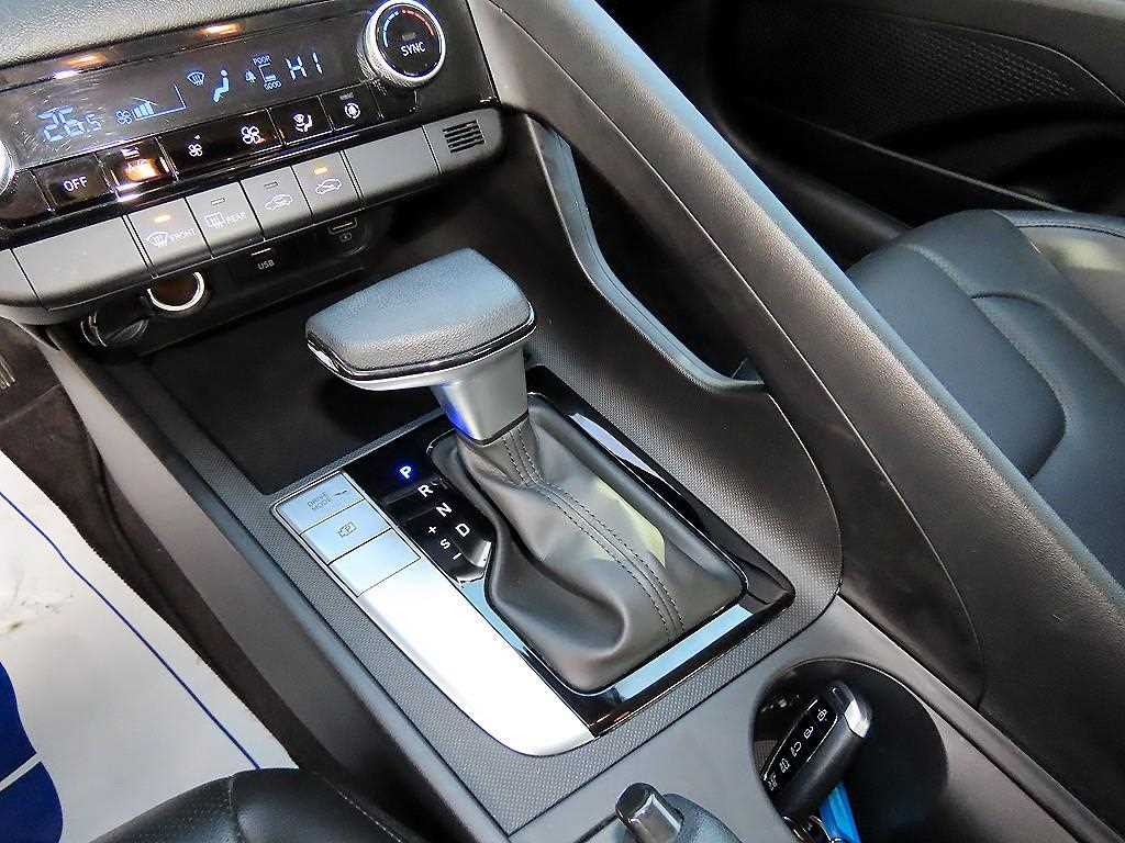 HYUNDAI Avante - Vista 10