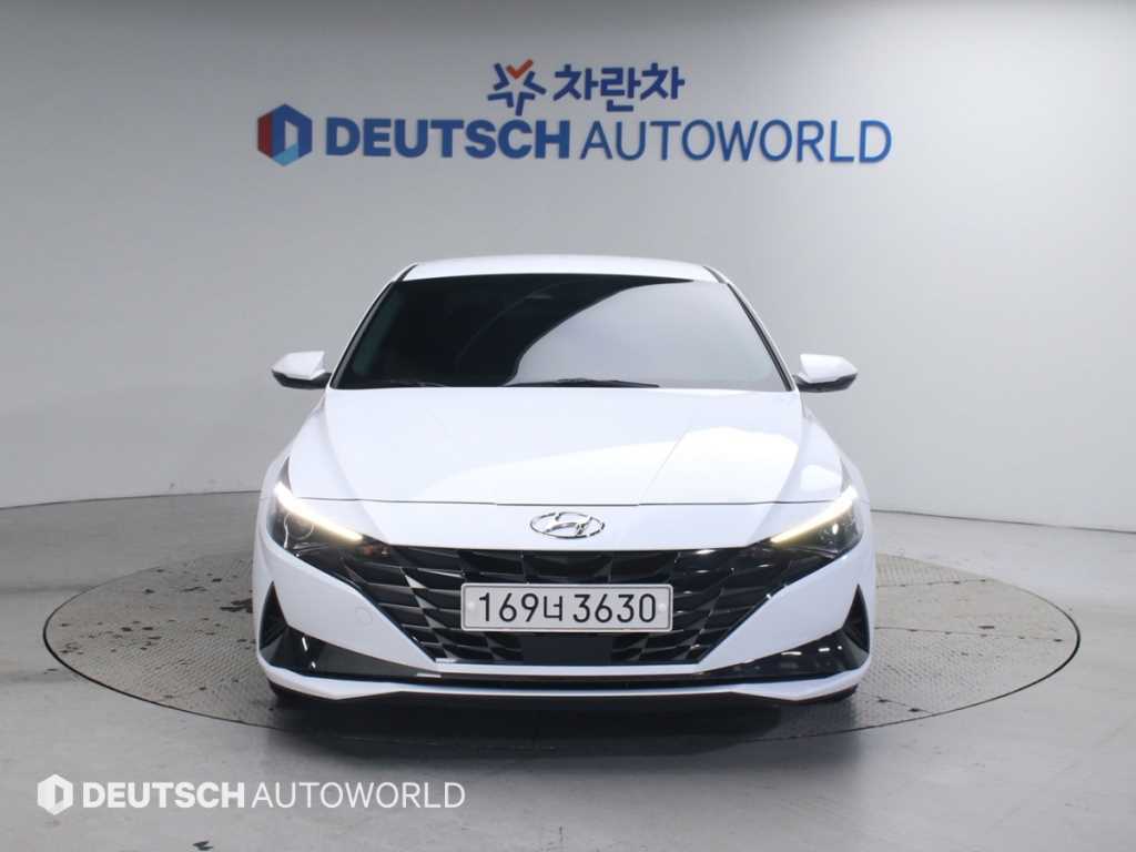 HYUNDAI Avante - Vista 3