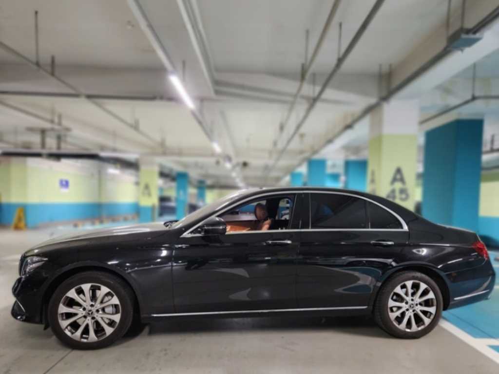 Mercedes Benz E class - Vista 3