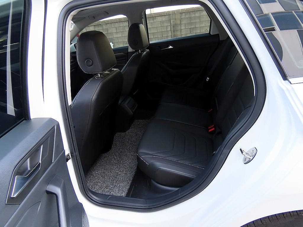 Volkswagen Jetta - Vista 6