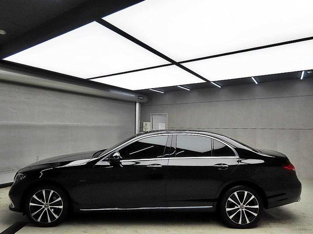 Mercedes Benz E class - Vista 4