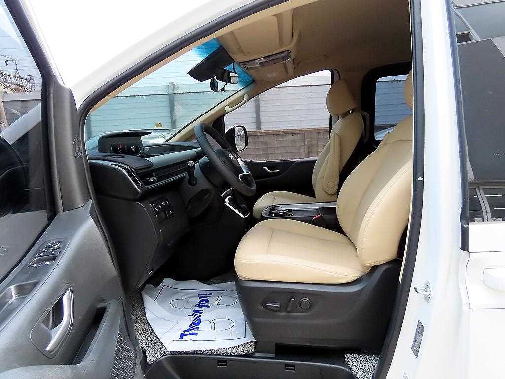 HYUNDAI Staria - Vista 5