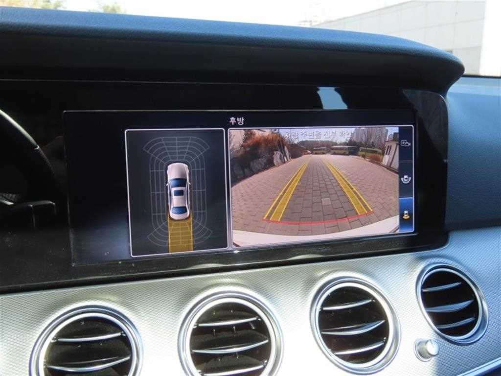 Mercedes Benz E class - Vista 10