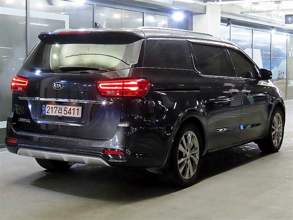 KIA Carnival - Vista 4