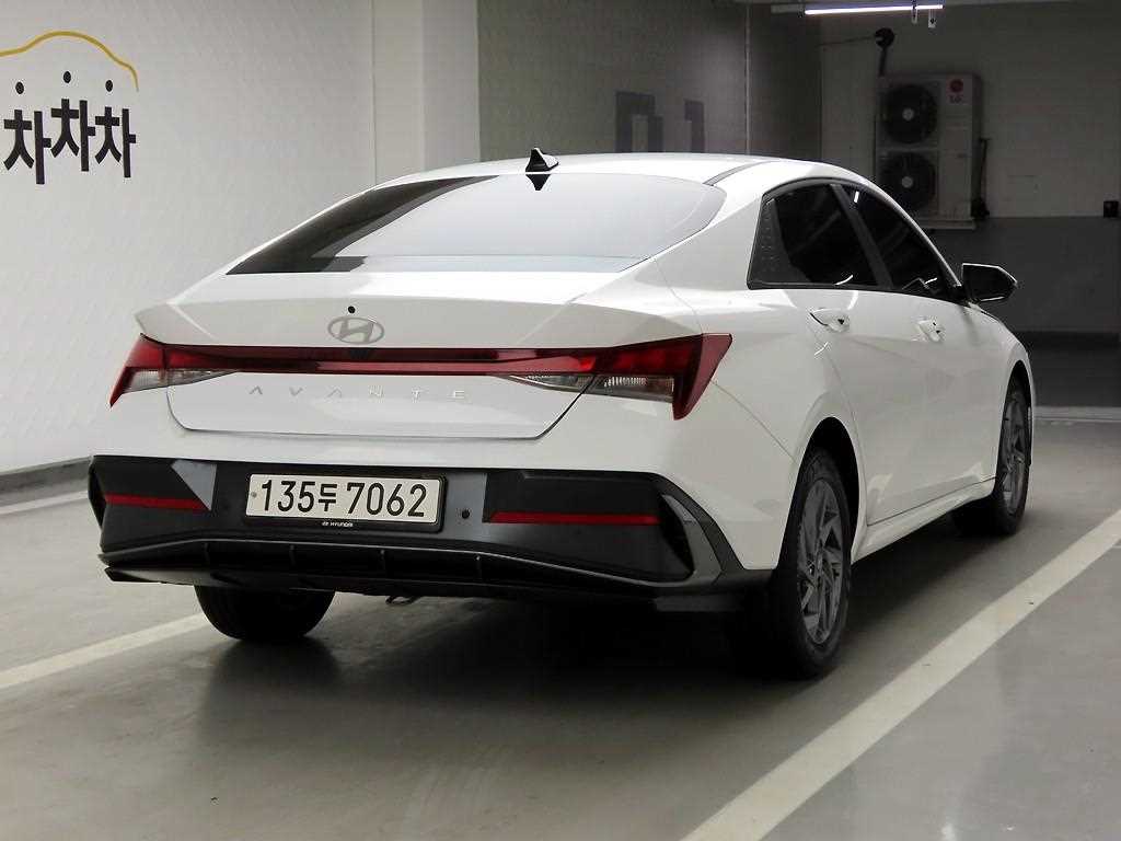 HYUNDAI Avante - Vista 4