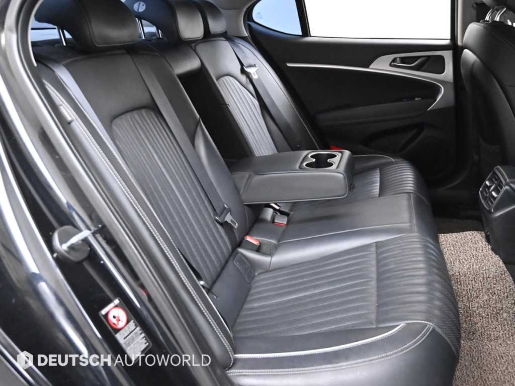 Genesis G70 - Vista 12