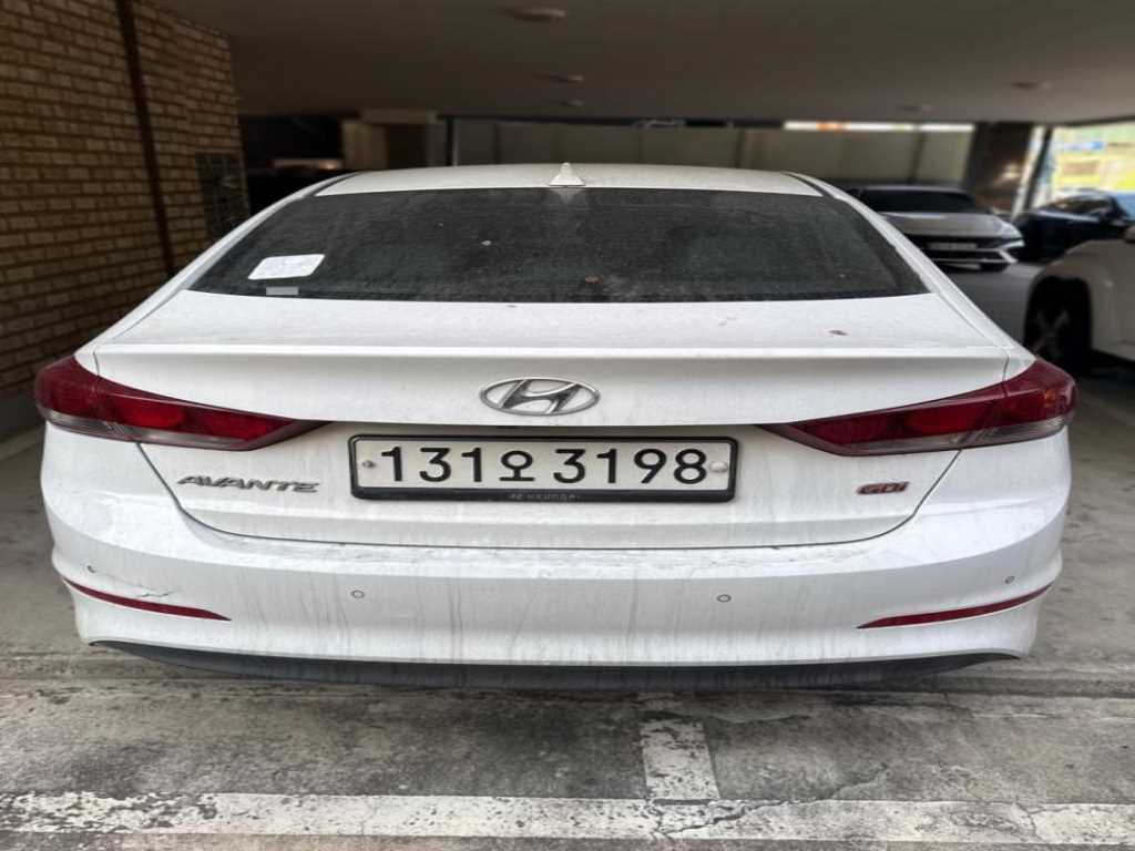 HYUNDAI Avante - Vista 4