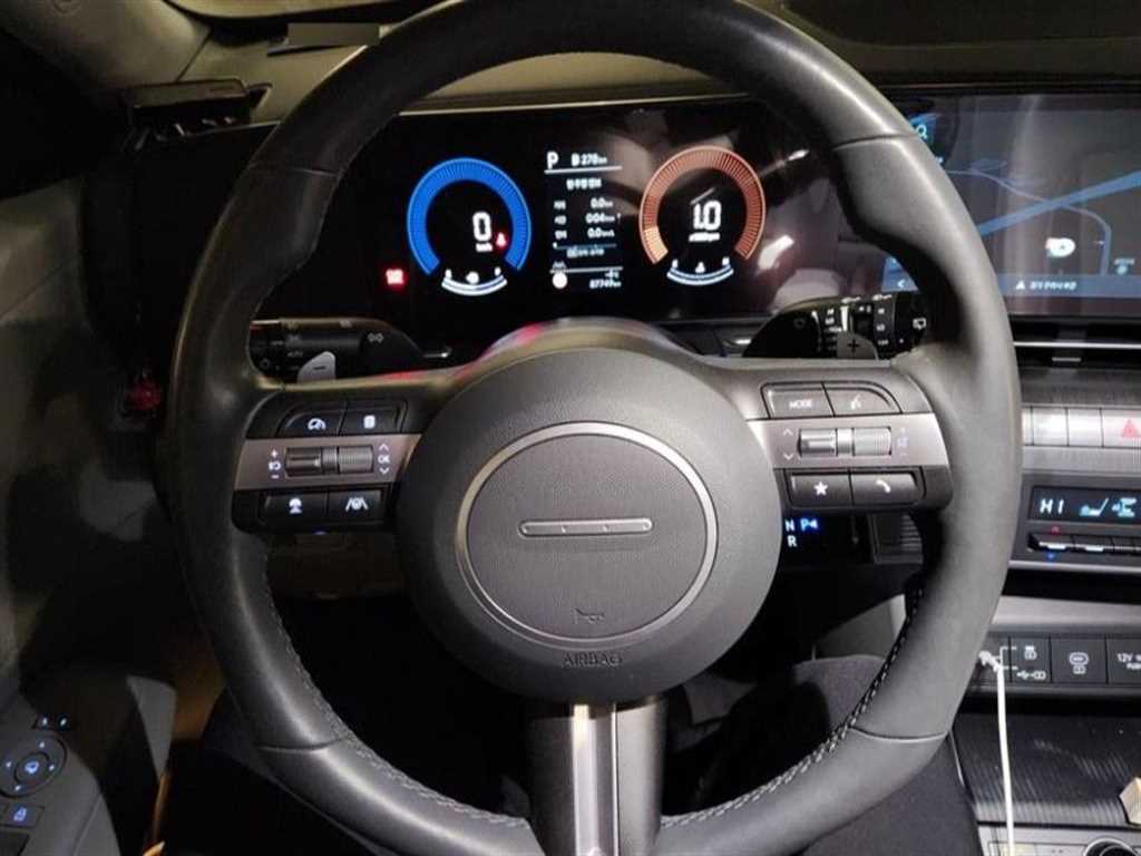 HYUNDAI Kona - Vista 5