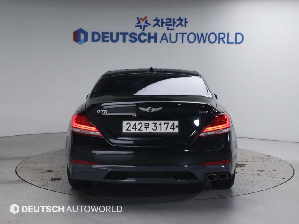 Genesis G70 - Vista 4