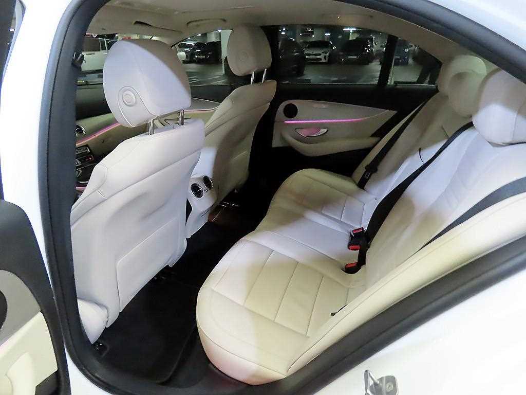 Mercedes Benz E class - Vista 7