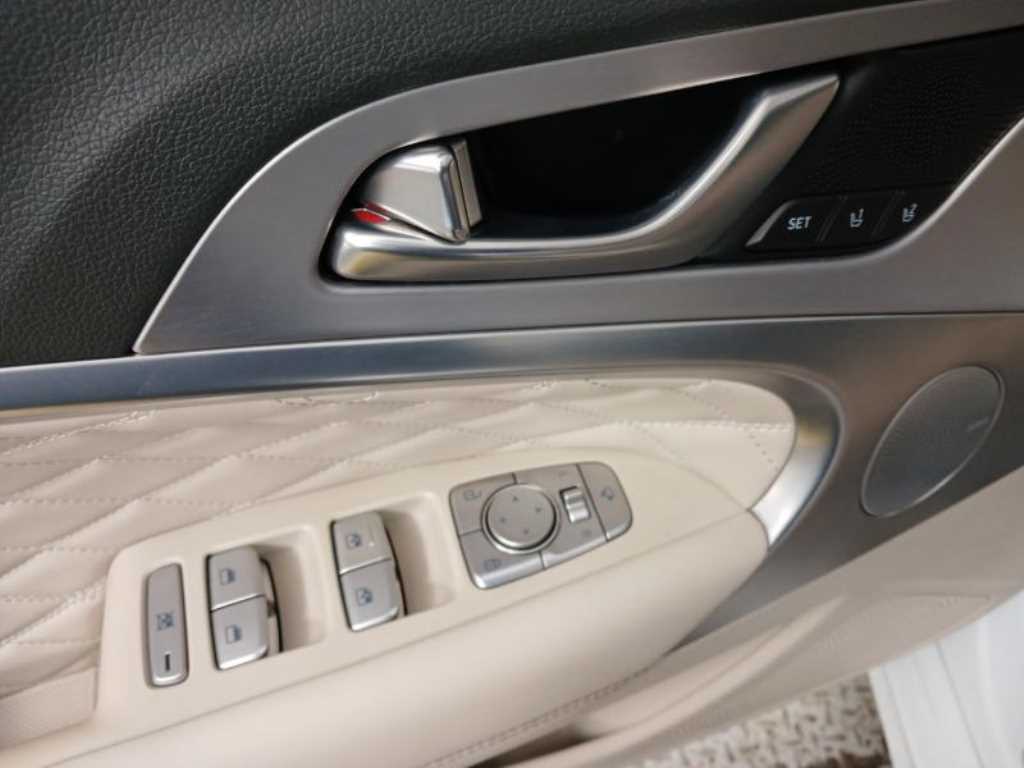 Genesis G70 - Vista 9