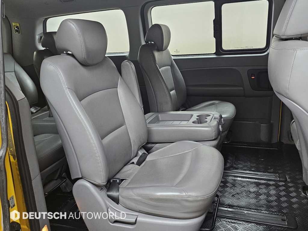 HYUNDAI Starex - Vista 12