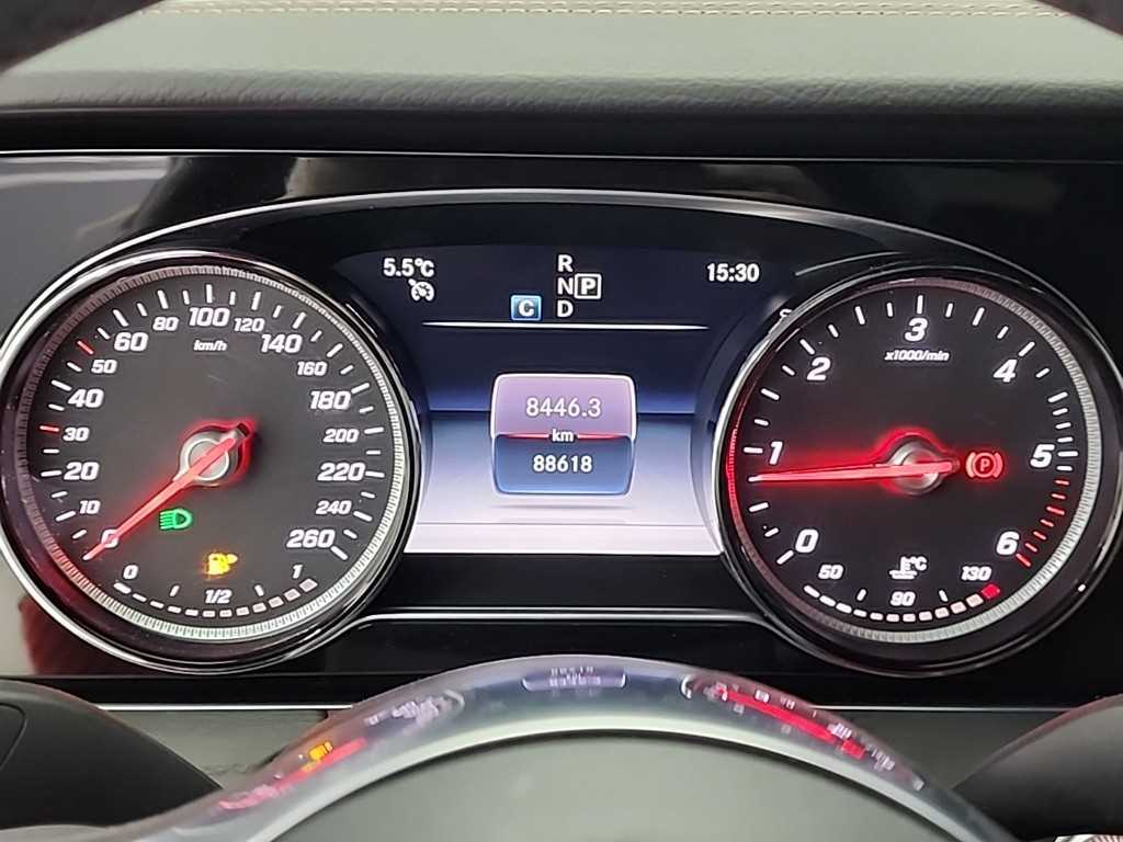 Mercedes Benz E class - Vista 6