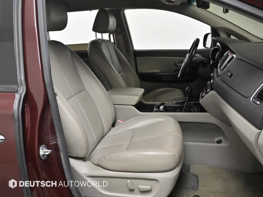KIA Carnival - Vista 10