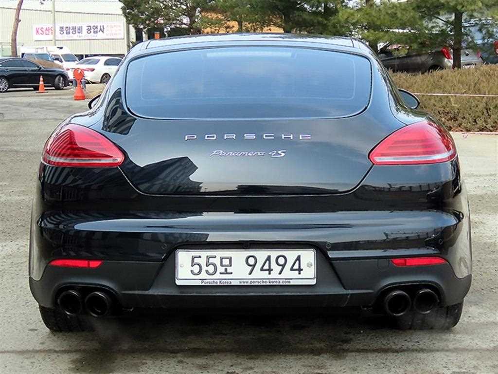 Porsche Panamera - Vista 4