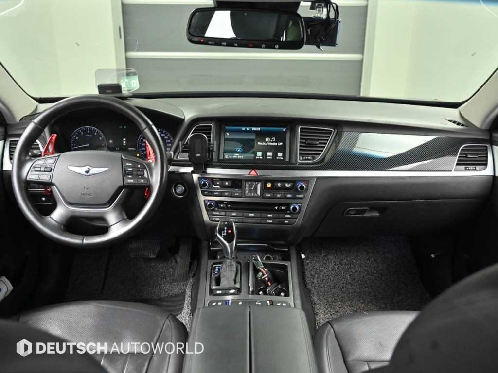 HYUNDAI Genesis - Vista 7