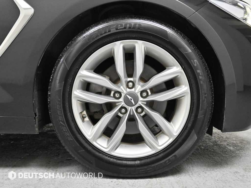 Genesis G70 - Vista 5