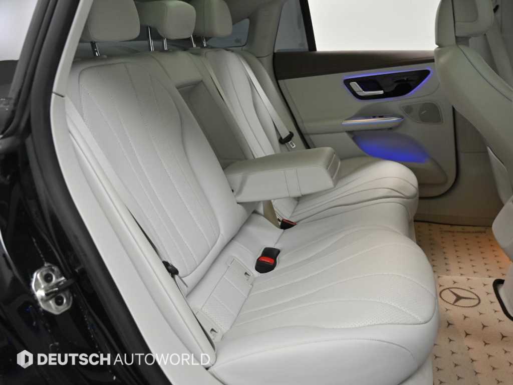 Mercedes Benz EQE - Vista 12