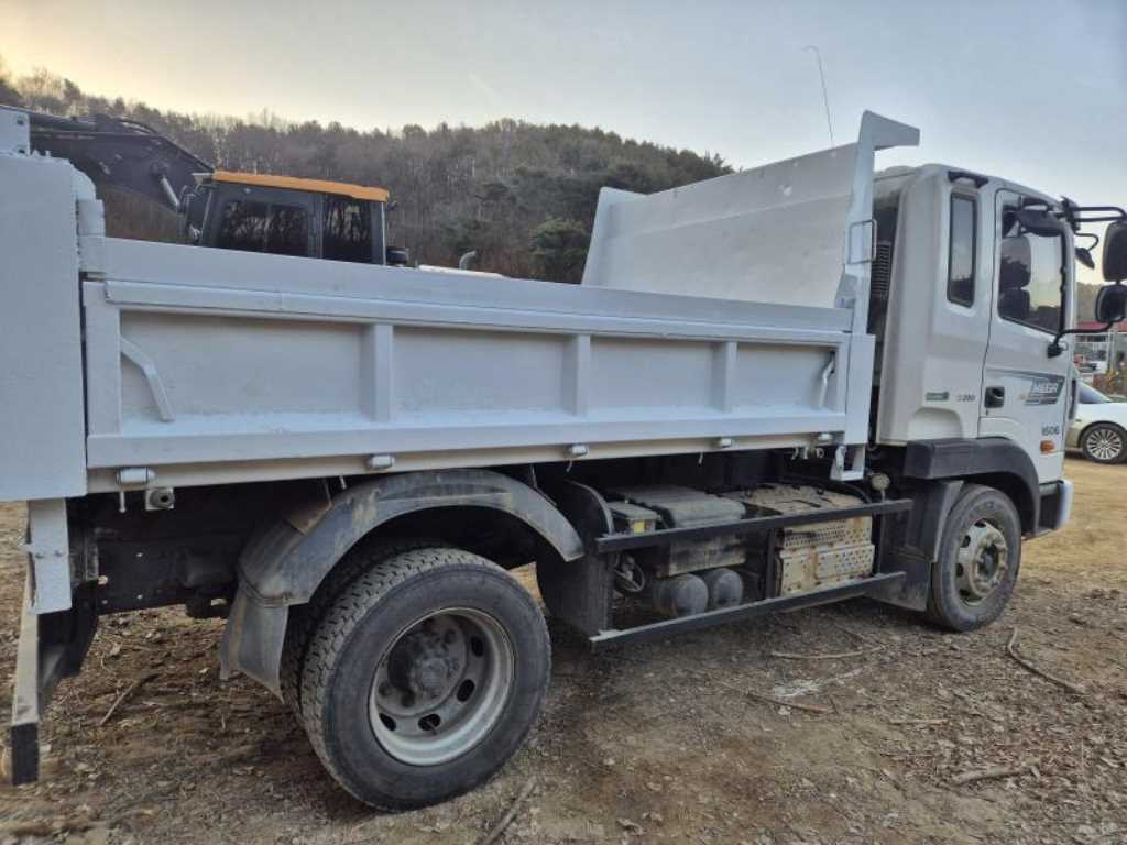 medium and large cargo dump - Vista 4