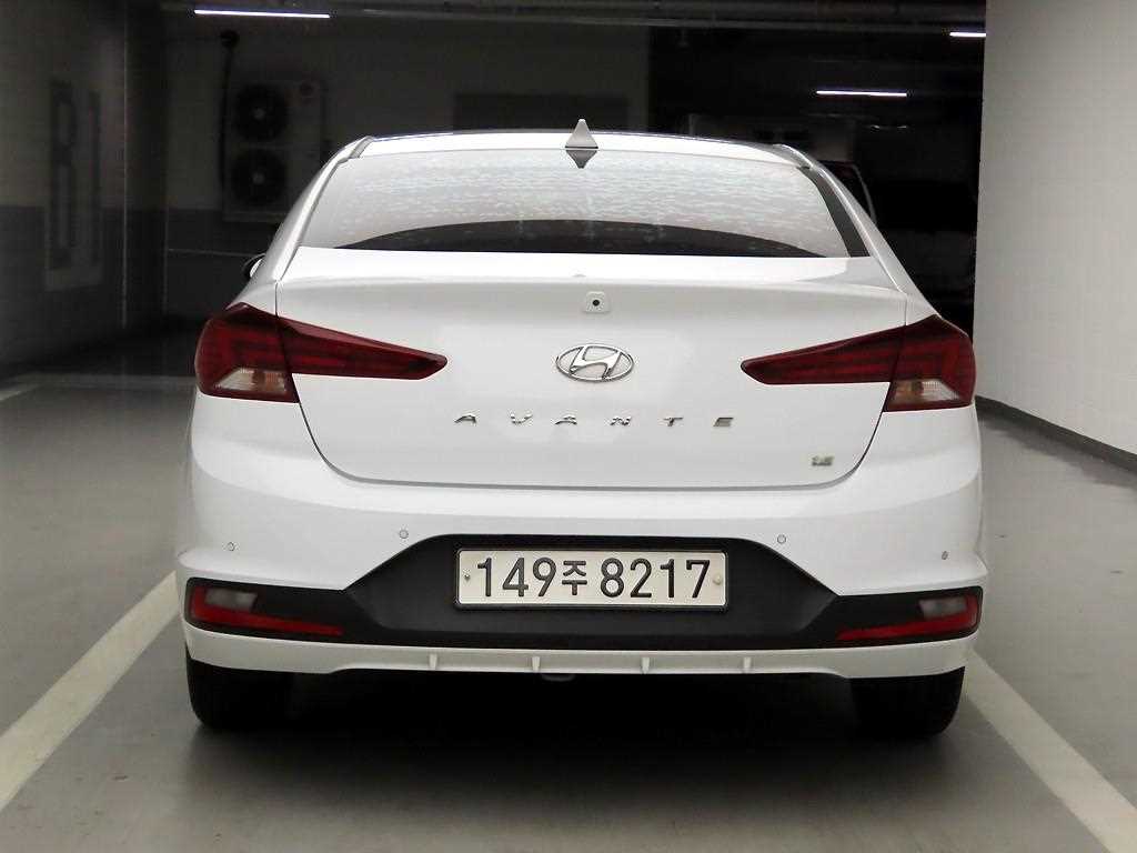 HYUNDAI Avante - Vista 3