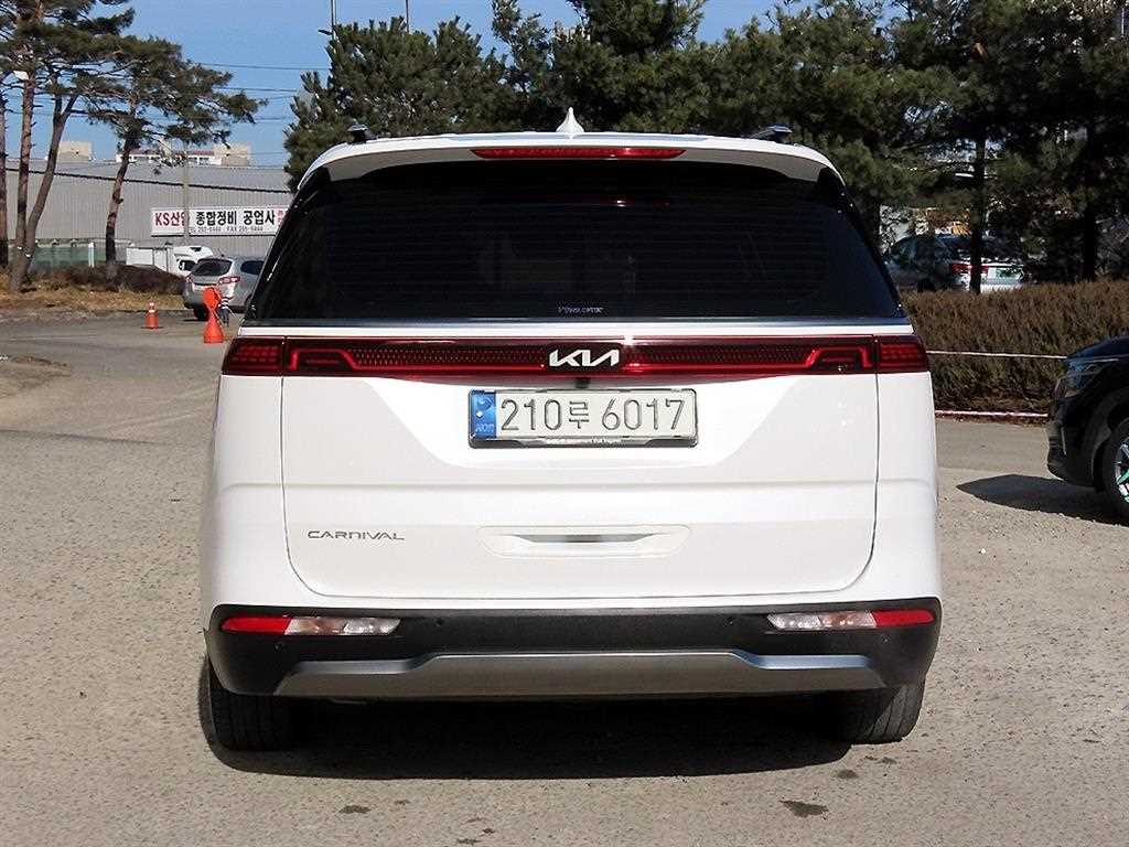 KIA Carnival - Vista 4