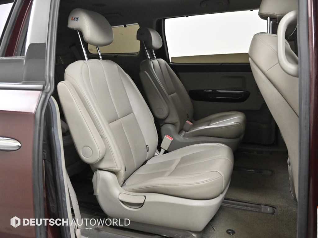 KIA Carnival - Vista 12