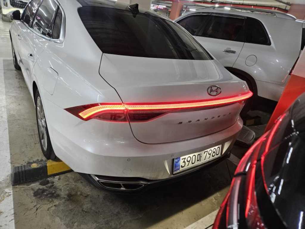 HYUNDAI Grandeur - Vista 5