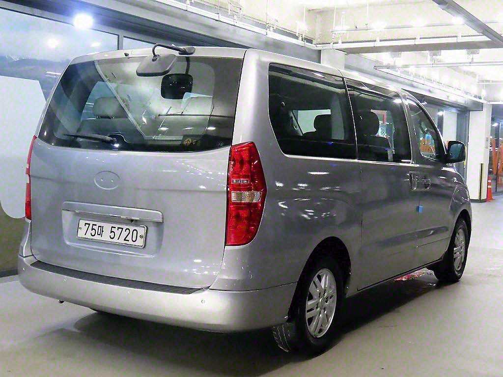 HYUNDAI Starex - Vista 4