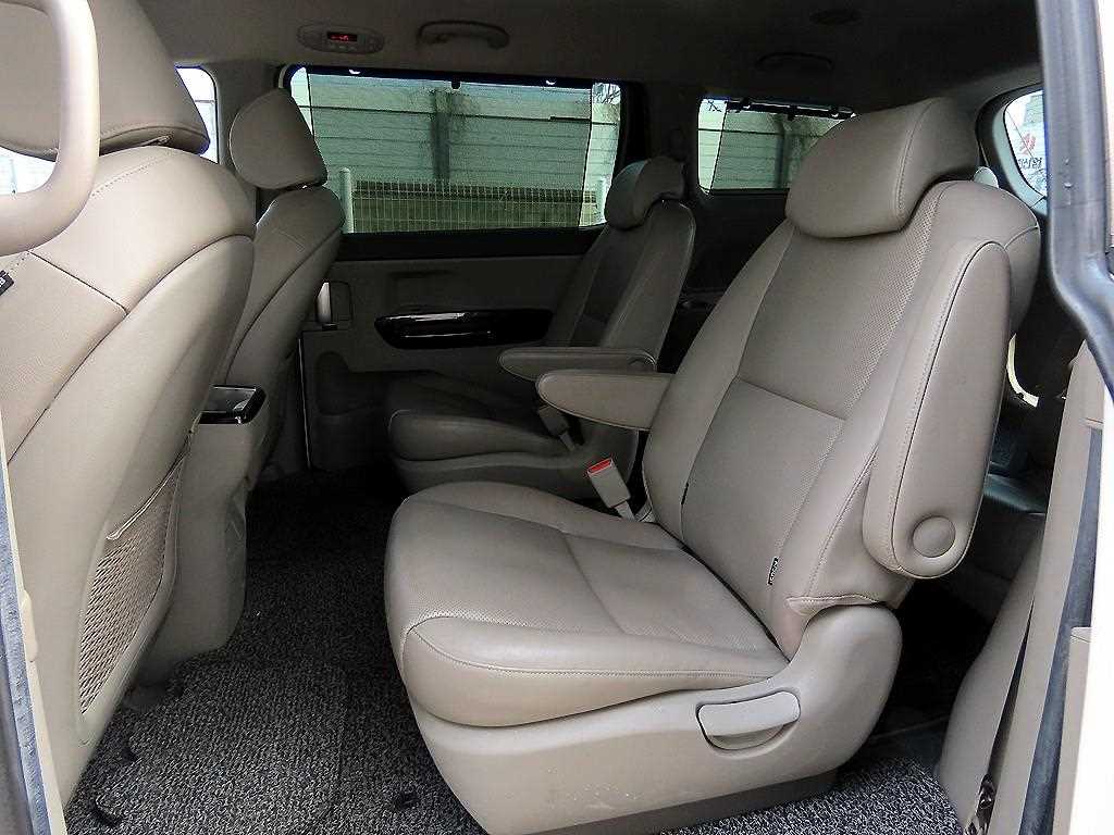 KIA Carnival - Vista 6