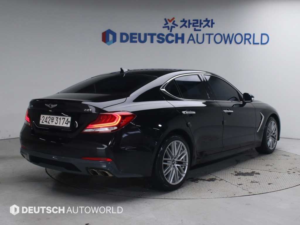 Genesis G70 - Vista 3