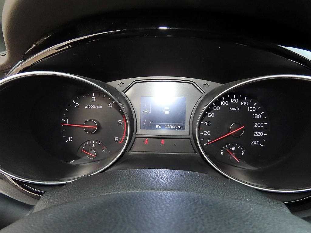 KIA Carnival - Vista 10