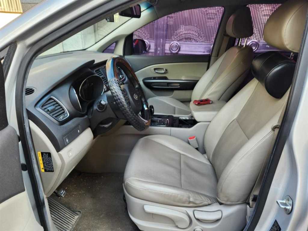KIA Carnival - Vista 8