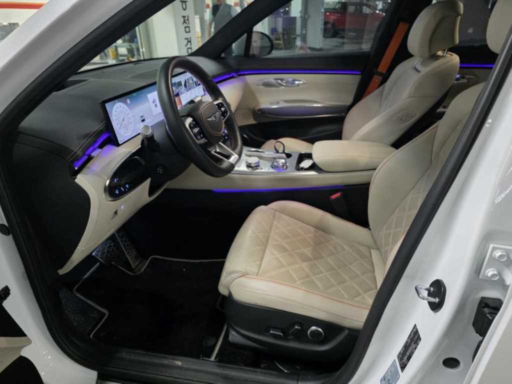 Genesis GV70 - Vista 5