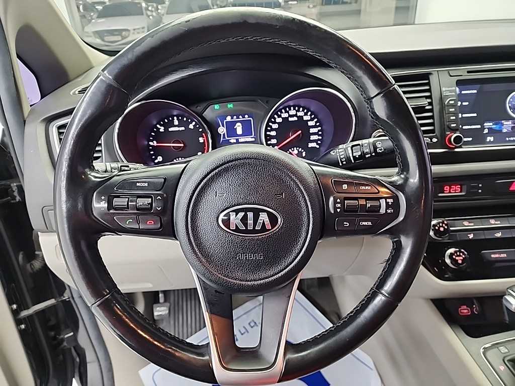 KIA Carnival - Vista 9